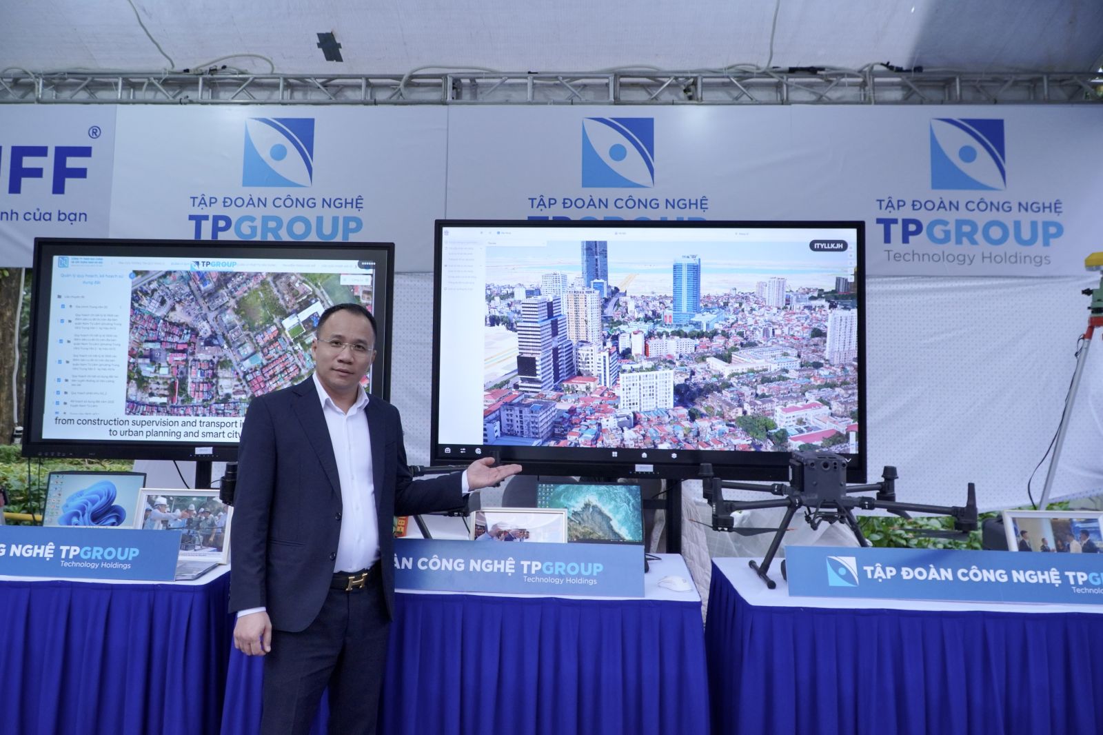 Chủ tịch Tập đoàn Công nghê TPGroup trực tiếp giới thiệu các giải pháp công nghệ tại gian hàng trong khuôn khổ TECHFEST 2025.